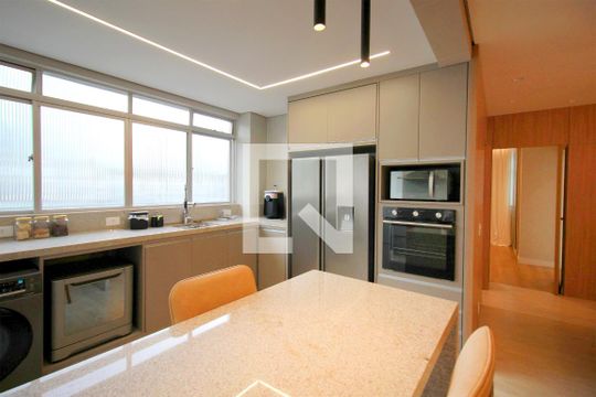 Cozinha de apartamento à venda com 3 quartos, 186m² em Lourdes, Belo Horizonte