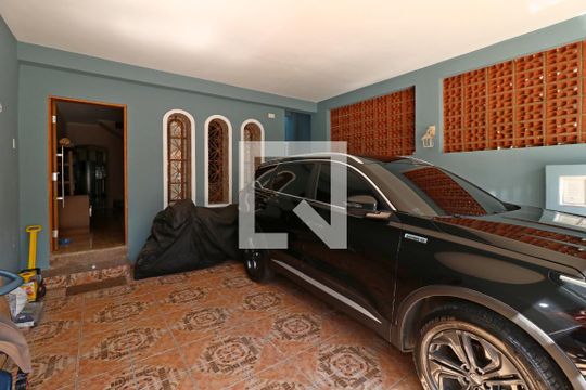 Garagem de casa à venda com 3 quartos, 185m² em Vila Pires, Santo André