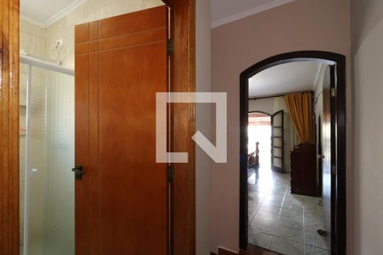 Corredor piso superior de casa à venda com 3 quartos, 185m² em Vila Pires, Santo André
