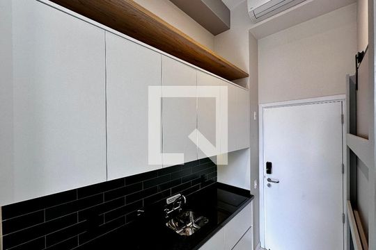 Cozinha de kitnet/studio para alugar com 0 quarto, 22m² em Santo Amaro, São Paulo