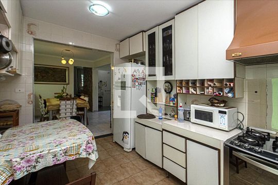 cozinha de casa à venda com 4 quartos, 200m² em Vila Santo Estefano, São Paulo