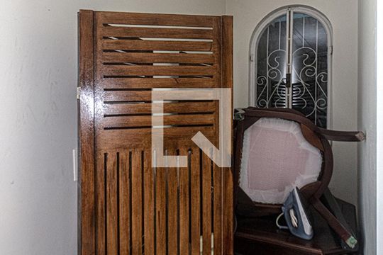 extensão da sala de casa à venda com 4 quartos, 200m² em Vila Santo Estefano, São Paulo