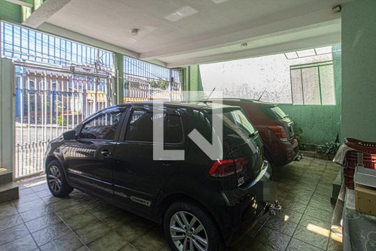 garagem de casa à venda com 4 quartos, 200m² em Vila Santo Estefano, São Paulo