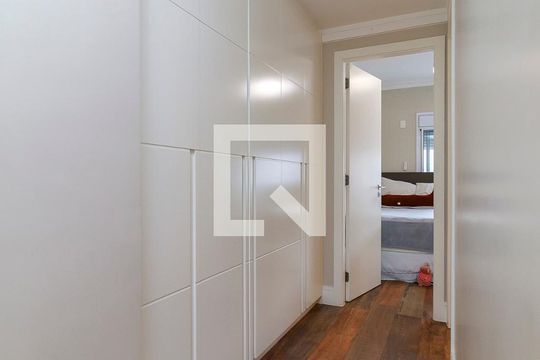 Corredor de apartamento à venda com 3 quartos, 173m² em Brooklin, São Paulo