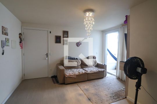 Sala de apartamento à venda com 2 quartos, 48m² em Olaria, Canoas