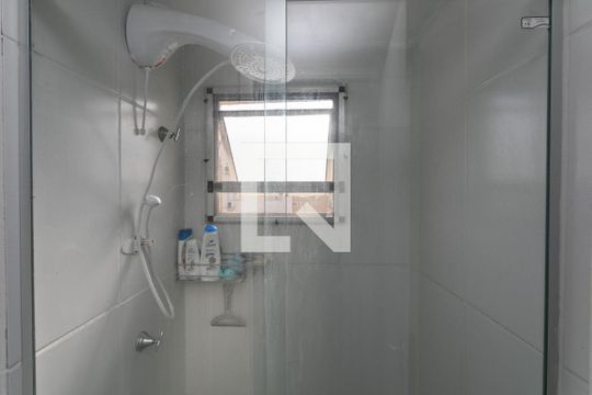 Banheiro de apartamento à venda com 2 quartos, 45m² em Sarandi, Porto Alegre
