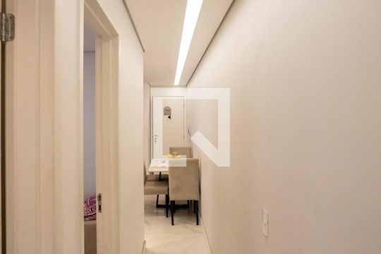 Corredor de apartamento à venda com 2 quartos, 45m² em Piraporinha, Diadema