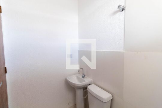 Banheiro de kitnet/studio para alugar com 1 quarto, 30m² em Vila Sao Geraldo, São Paulo