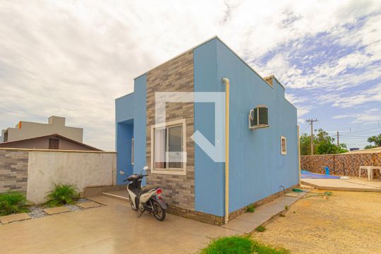Fachada de casa à venda com 2 quartos, 41m² em Olaria, Canoas