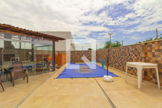 Piscina de casa à venda com 2 quartos, 41m² em Olaria, Canoas