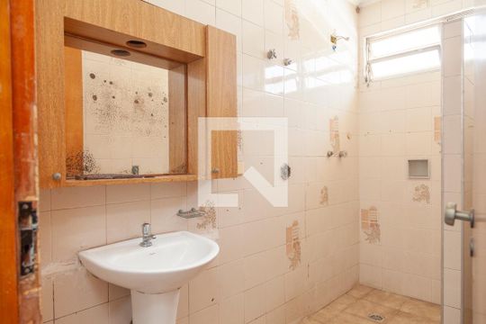 Banheiro 2 de casa à venda com 3 quartos, 252m² em Jardim Cidalia, São Paulo