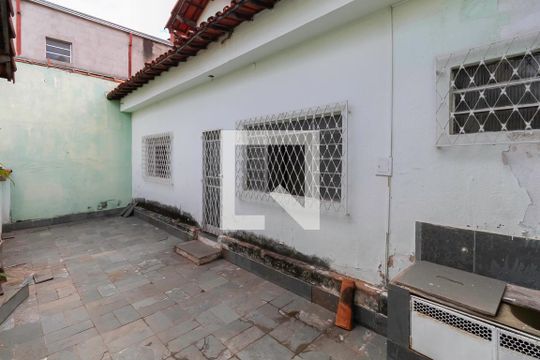 Quintal de casa à venda com 3 quartos, 170m² em Universitário, Belo Horizonte