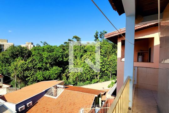 Varanda de casa à venda com 4 quartos, 250m² em Vila Galvão, Jundiaí