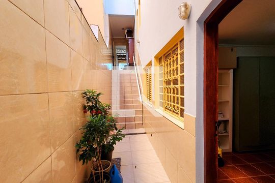 Quintal de casa à venda com 4 quartos, 250m² em Vila Galvão, Jundiaí