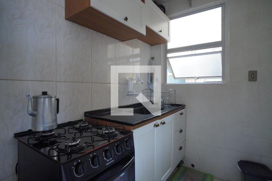 Cozinha de apartamento à venda com 2 quartos, 48m² em Mário Quintana, Porto Alegre