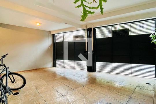 Garagem de casa para alugar com 2 quartos, 138m² em Vila Barros, Guarulhos