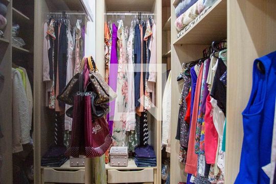 Closet da suíte 1 de casa à venda com 3 quartos, 152m² em Centro, Diadema