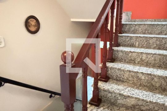 Escada de casa à venda com 4 quartos, 128m² em Vila Lilica, Santo André