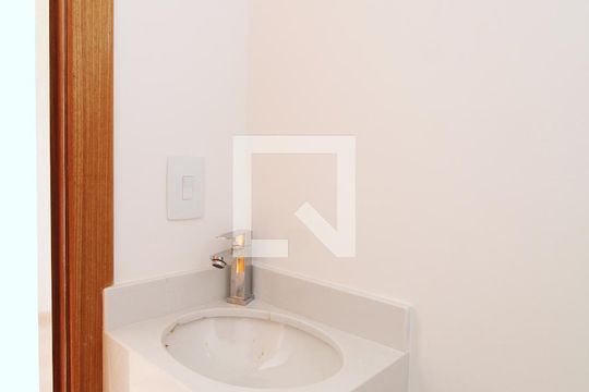 Lavabo Garagem de casa à venda com 3 quartos, 150m² em Vila Medeiros, São Paulo