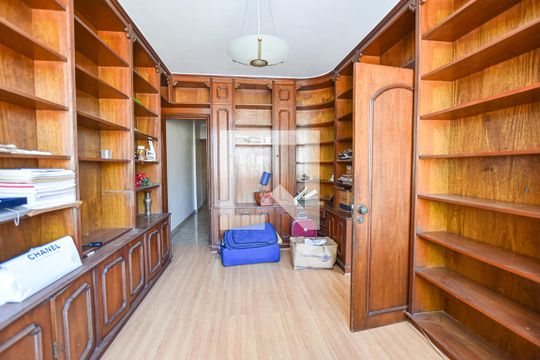 Quarto de apartamento à venda com 4 quartos, 208m² em Icaraí, Niterói