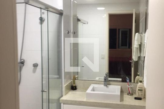Banheiro de apartamento à venda com 2 quartos, 67m² em Vila Mariana, São Paulo