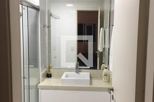 Banheiro de apartamento à venda com 2 quartos, 67m² em Vila Mariana, São Paulo