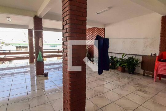 Área Externa de casa à venda com 4 quartos, 300m² em Jardim das Flores, Osasco