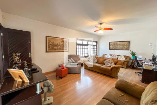 Casa à venda com 3 quartos, 225m² em Vila Maria Eugenia , São Paulo