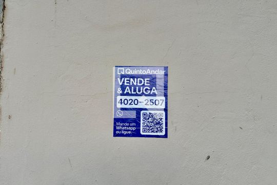 Plaquinha instalada de apartamento para alugar com 3 quartos, 70m² em Cidade Nova, Rio de Janeiro
