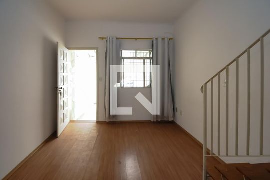Sala de casa à venda com 2 quartos, 143m² em Jardim Lavinia, São Bernardo do Campo