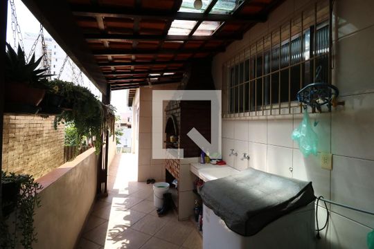 Área de Serviço de casa à venda com 3 quartos, 190m² em Vila Alzira, Santo André