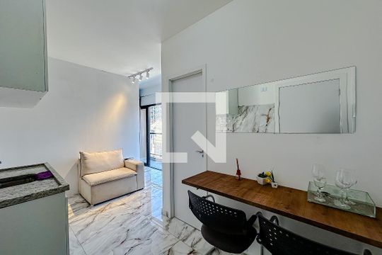 Sala/Cozinha de apartamento à venda com 1 quarto, 28m² em Cambuci, São Paulo