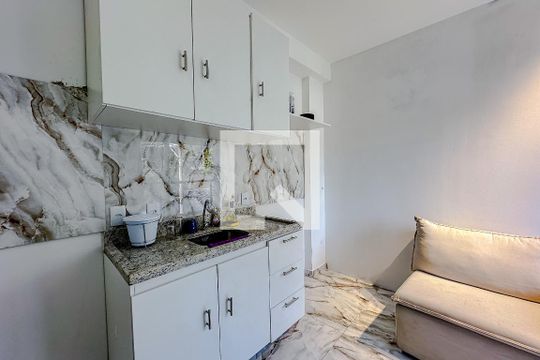 Sala/Cozinha de apartamento à venda com 1 quarto, 28m² em Cambuci, São Paulo