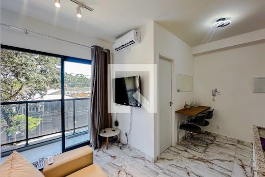 Sala/Cozinha de apartamento à venda com 1 quarto, 28m² em Cambuci, São Paulo