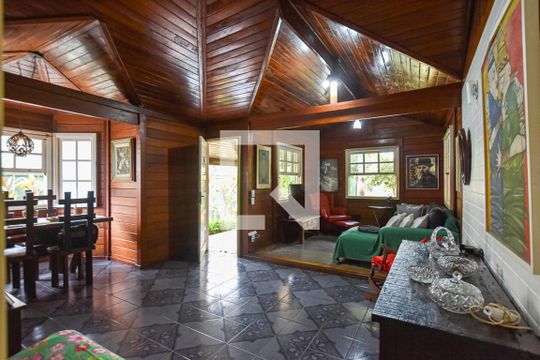 Casa para alugar com 3 quartos, 400m² em Camboinhas, Niterói