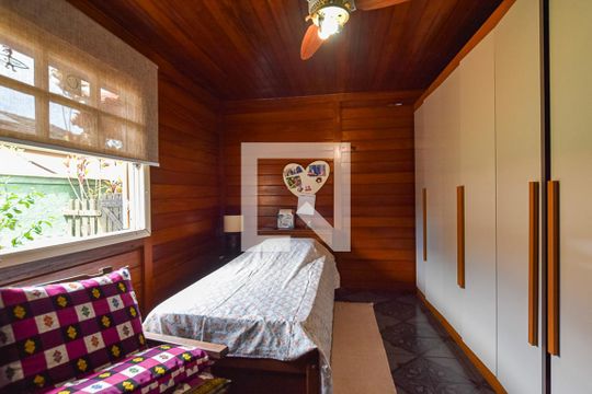 Quarto 1 de casa para alugar com 3 quartos, 400m² em Camboinhas, Niterói