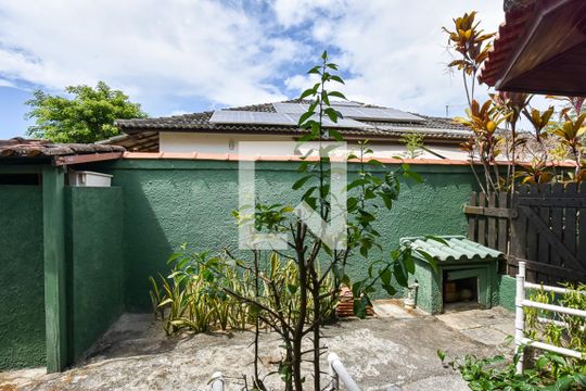 Vista Quarto 1 de casa para alugar com 3 quartos, 400m² em Camboinhas, Niterói