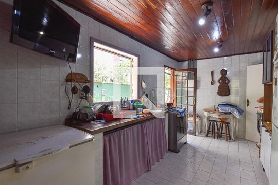 Cozinha de casa para alugar com 3 quartos, 400m² em Camboinhas, Niterói