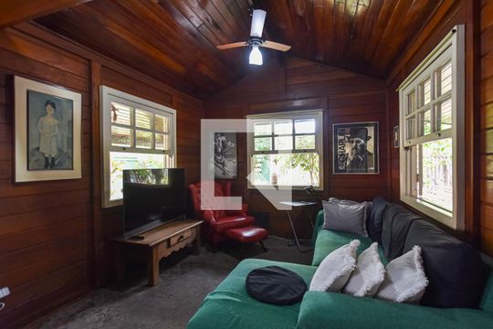 Sala de casa para alugar com 3 quartos, 400m² em Camboinhas, Niterói