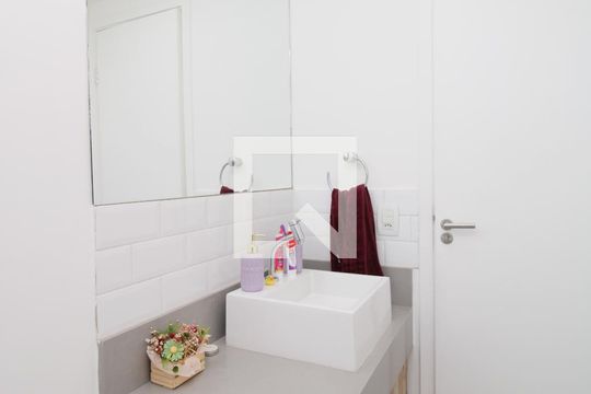 Banheiro de apartamento à venda com 2 quartos, 47m² em Vila Mazzei, São Paulo
