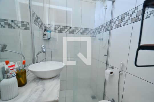 Banheiro suite de apartamento para alugar com 3 quartos, 100m² em Sion, Belo Horizonte