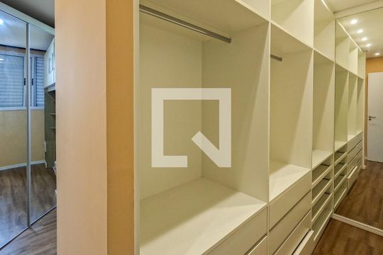 Closet da Suíte de apartamento para alugar com 2 quartos, 54m² em Jardim Iris, São Paulo