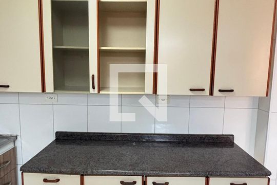 Cozinha de apartamento para alugar com 2 quartos, 55m² em Conjunto Residencial Planeta, Santo André