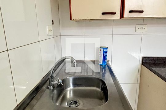 Cozinha de apartamento para alugar com 2 quartos, 55m² em Conjunto Residencial Planeta, Santo André