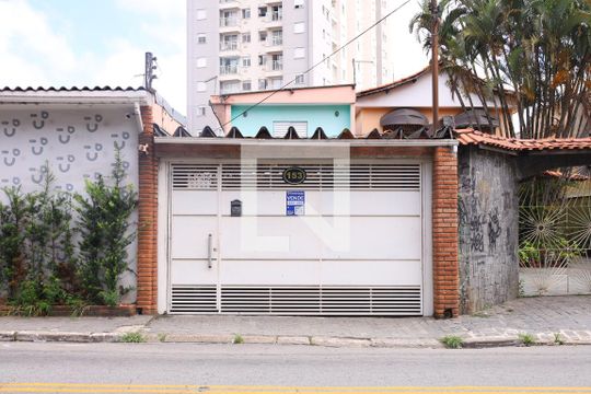 Fachada do imóvel - Placa instalada no portão do imóvel de casa para alugar com 1 quarto, 379m² em Vila Curuçá Velha, São Paulo