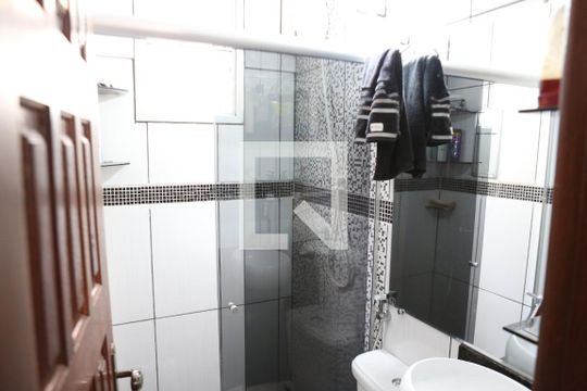Banheiro de apartamento à venda com 2 quartos, 48m² em Jardim Riacho das Pedras, Contagem