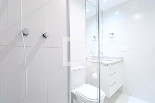 Banheiro de kitnet/studio para alugar com 1 quarto, 27m² em Pompeia, São Paulo