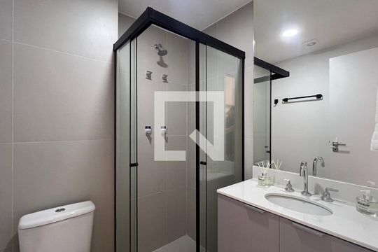 Banheiro de apartamento à venda com 1 quarto, 25m² em Pinheiros, São Paulo