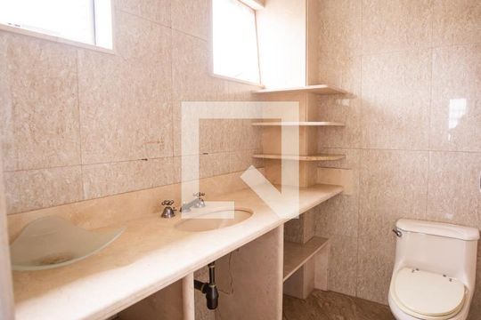 Banheiro de apartamento à venda com 4 quartos, 230m² em Real Parque, São Paulo