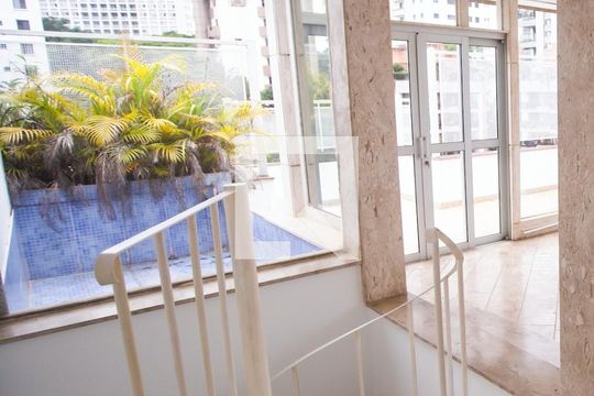 Sala de apartamento à venda com 4 quartos, 230m² em Real Parque, São Paulo